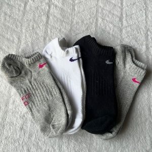4 pairs Nike Girls Dri-Fit Socks.Size MD.